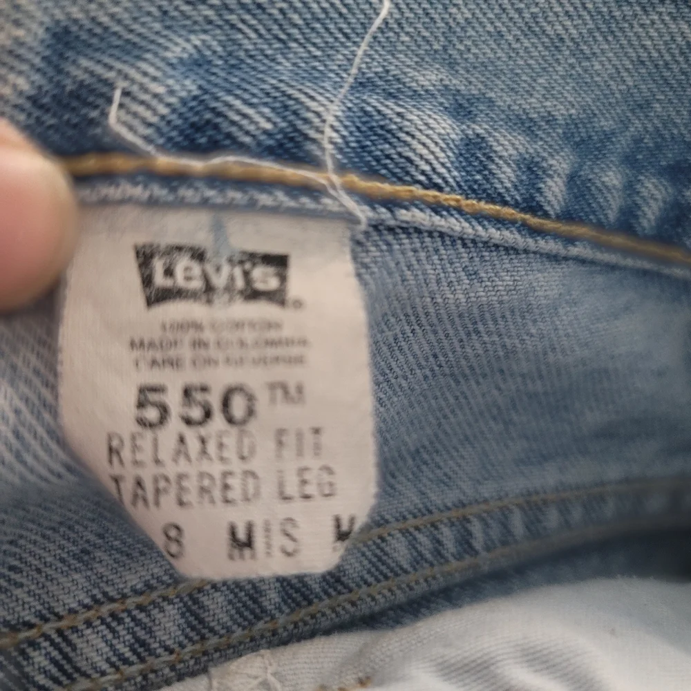 *Y2K *Vintage* Levi Strauss 550, High-waist Custom Distressed Light Wash, Size 8 - Picture 2 of 4